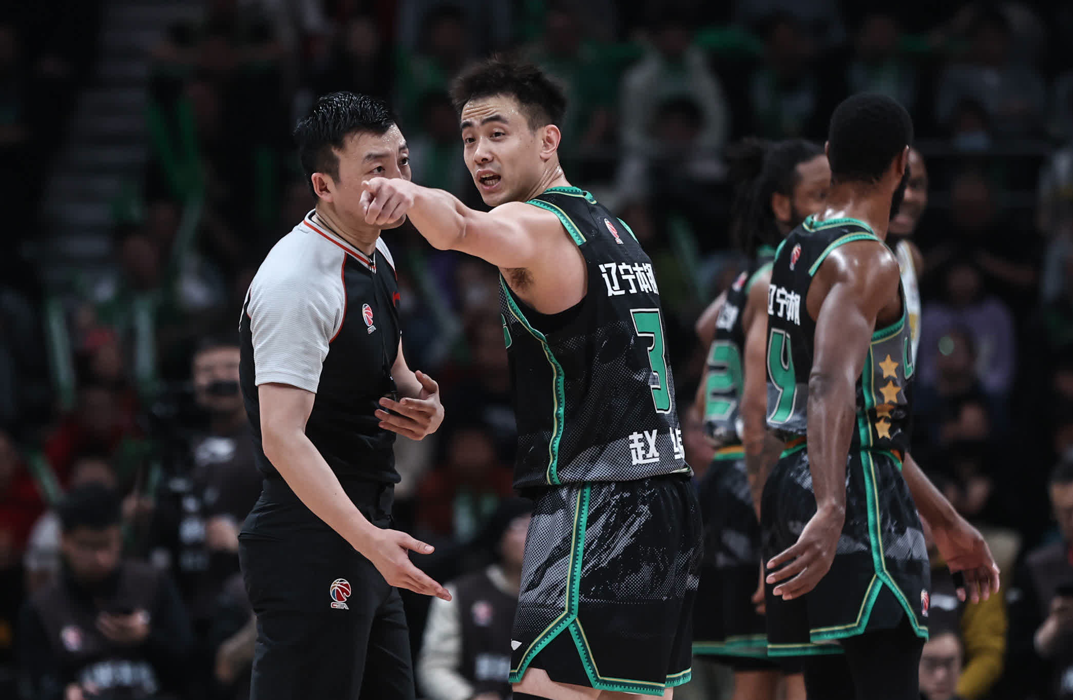 开云官方网站-篮下硬仗：北京抢到48个篮板，攻守兼备！