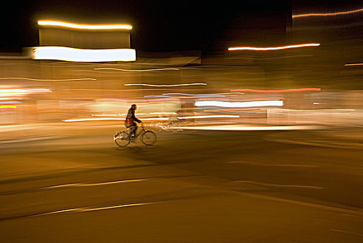 Kaiyun APP-夜间骑行灯光赛，体验城市夜色的运动魅力的简单介绍