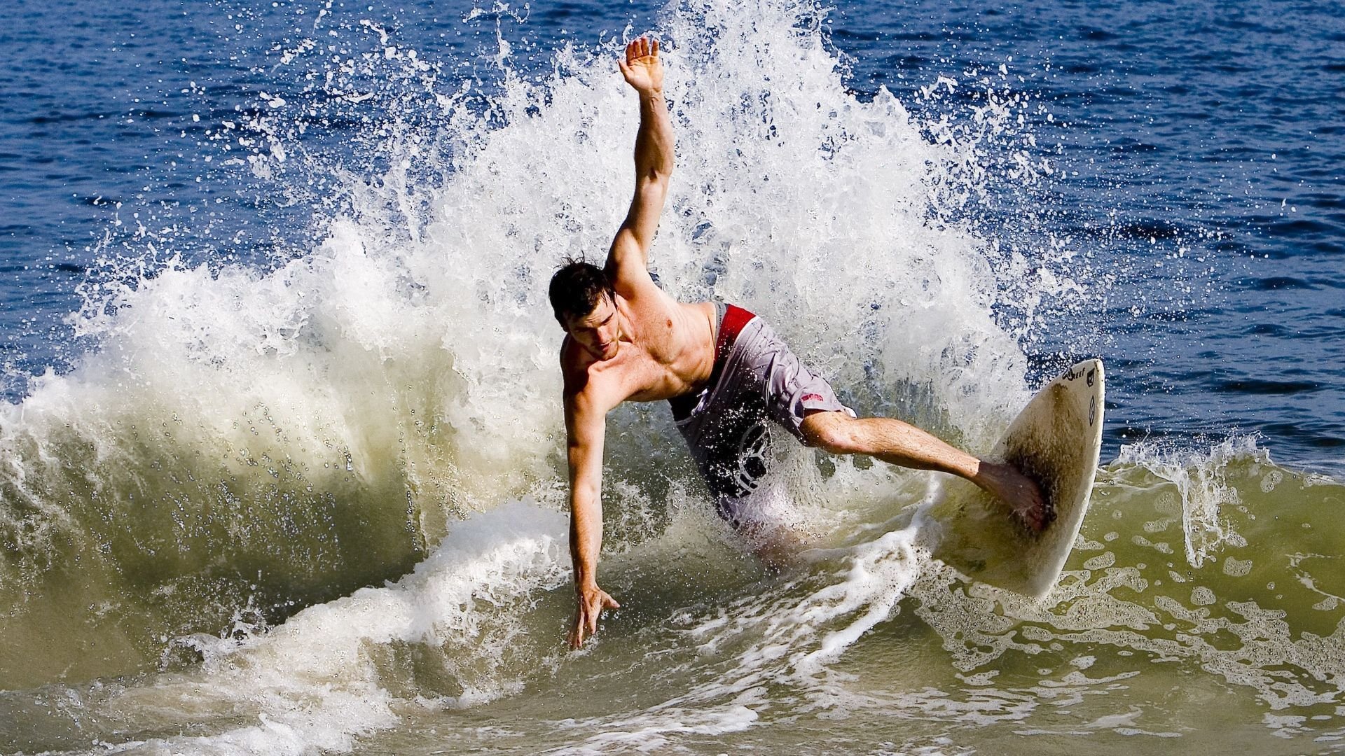 开云官网-足球赛场再掀热潮，全球球迷热情期待，全球足球球迷人数 45亿